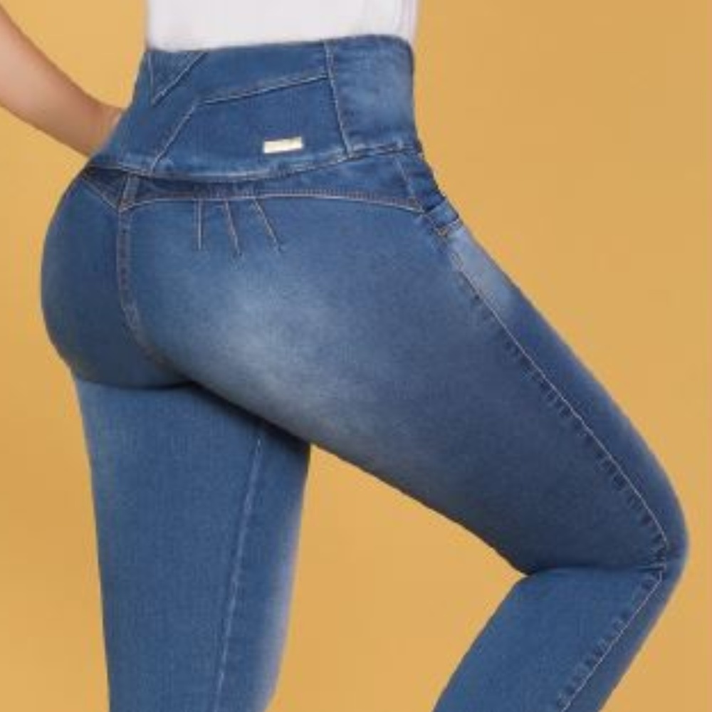 NWT! 100% AUTHENTIC COLOMBIAN  JEAN MIA